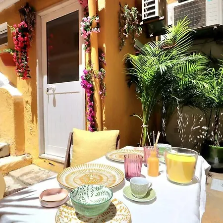 Center Balcony Patio 2 公寓